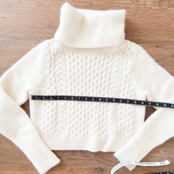 ✨ NWT ✨ Cream - Club Monaco - Leala Cropped Sweater - Picture 5 of 12